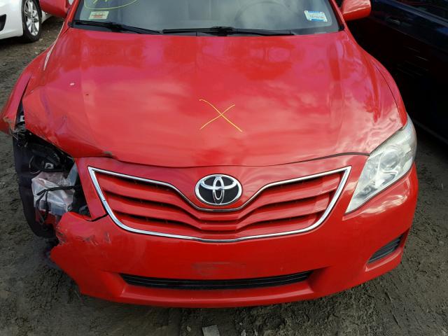 4T1BF3EK6BU776756 - 2011 TOYOTA CAMRY BASE RED photo 7