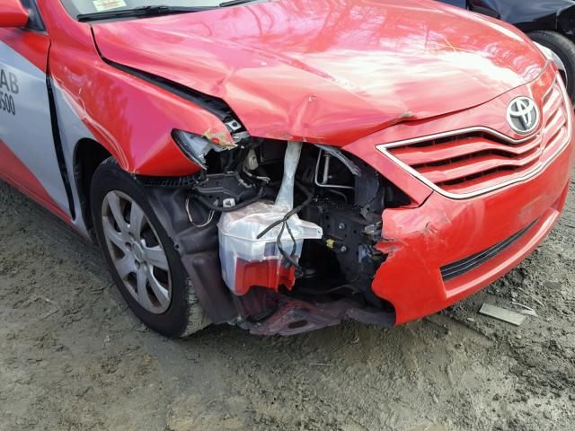 4T1BF3EK6BU776756 - 2011 TOYOTA CAMRY BASE RED photo 9