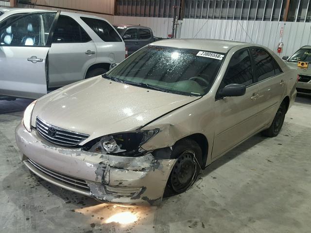 4T1BE32K25U514390 - 2005 TOYOTA CAMRY LE TAN photo 2