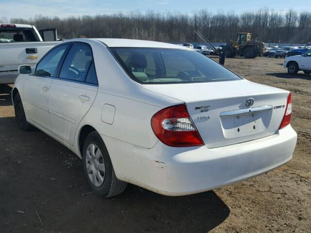 JTDBE32K220099417 - 2002 TOYOTA CAMRY LE WHITE photo 3