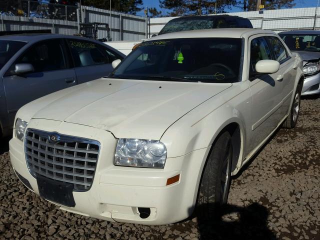 2C3LA43R56H514317 - 2006 CHRYSLER 300 WHITE photo 2