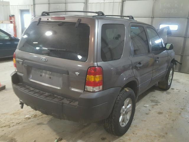 1FMYU03136KC54614 - 2006 FORD ESCAPE XLT GRAY photo 4