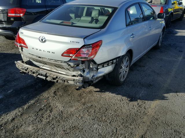 4T1BK36B65U034498 - 2005 TOYOTA AVALON XL SILVER photo 4