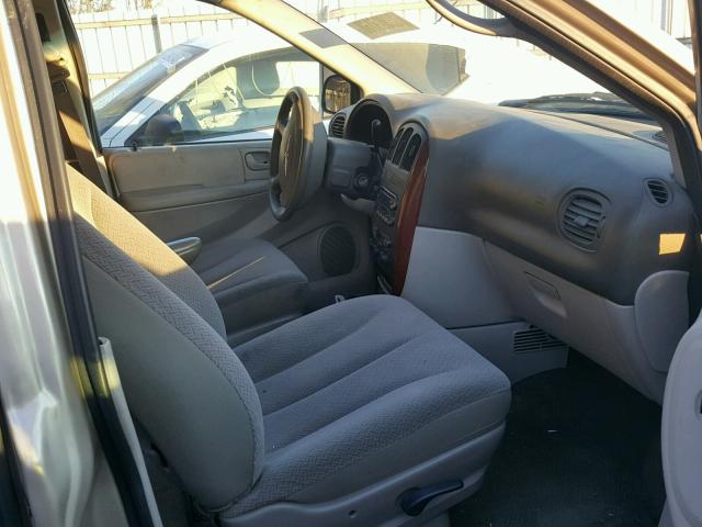 2A4GP44R46R873432 - 2006 CHRYSLER TOWN & COU TAN photo 5