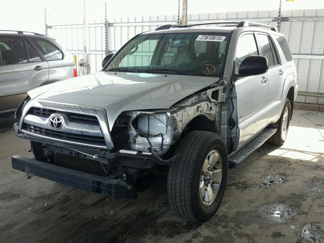 JTEZU14R278088681 - 2007 TOYOTA 4RUNNER SR SILVER photo 2