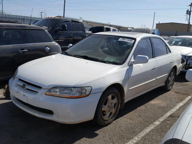 JHMCG5669YC038157 - 2000 HONDA ACCORD EX WHITE photo 2