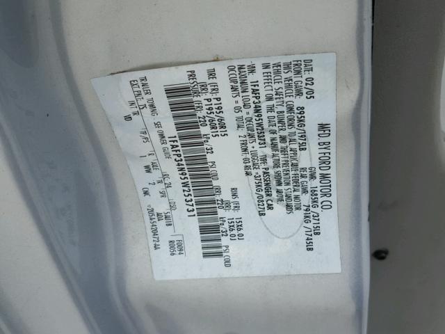 1FAFP34N95W253731 - 2005 FORD FOCUS ZX4 SILVER photo 10