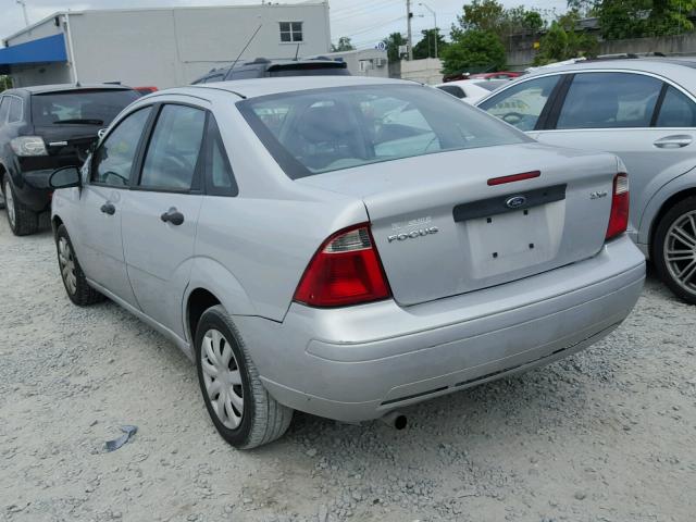 1FAFP34N95W253731 - 2005 FORD FOCUS ZX4 SILVER photo 3