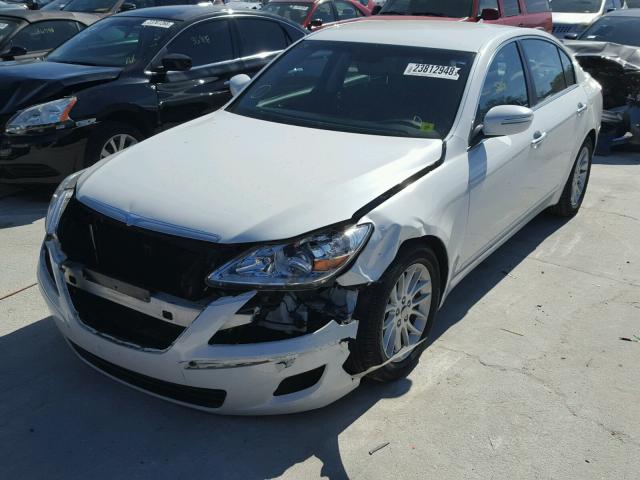 KMHGC4DE6BU112926 - 2011 HYUNDAI GENESIS 3. WHITE photo 2