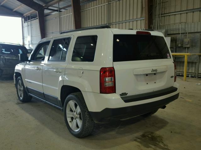 1J4NT1GA8BD132432 - 2011 JEEP PATRIOT SP WHITE photo 3