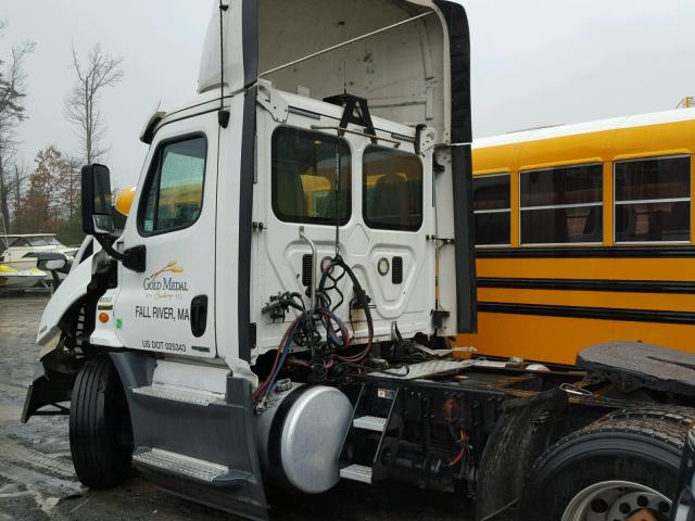 1FUBGBDV4FLGH3328 - 2015 FREIGHTLINER CASCADIA 1 WHITE photo 3