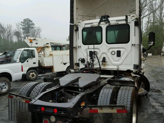 1FUBGBDV4FLGH3328 - 2015 FREIGHTLINER CASCADIA 1 WHITE photo 4