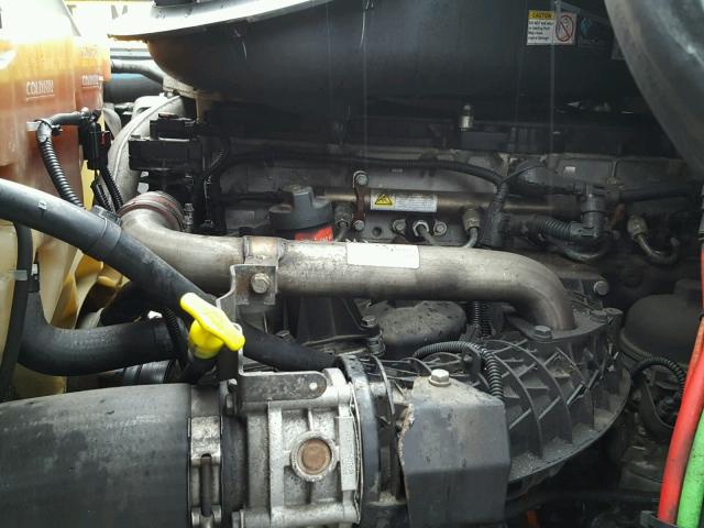 1FUBGBDV4FLGH3328 - 2015 FREIGHTLINER CASCADIA 1 WHITE photo 7