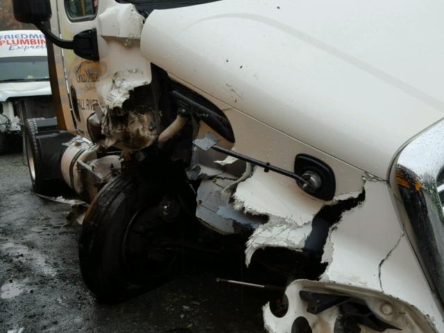 1FUBGBDV4FLGH3328 - 2015 FREIGHTLINER CASCADIA 1 WHITE photo 9