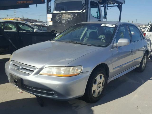 1HGCG165X1A062231 - 2001 HONDA ACCORD EX SILVER photo 2