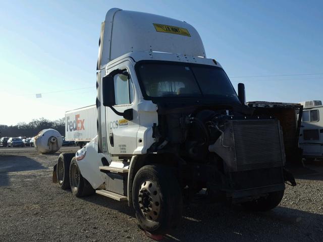 3AKJGBDV8GSGV3007 - 2016 FREIGHTLINER CASCADIA 1 WHITE photo 1