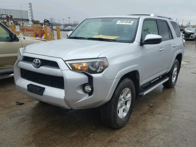 JTEBU5JRXF5273350 - 2015 TOYOTA 4RUNNER SR SILVER photo 2