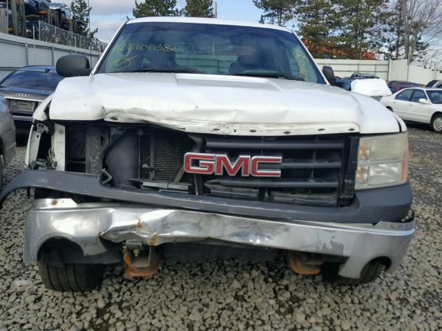 1GTEC19X08Z307601 - 2008 GMC SIERRA C15 WHITE photo 9