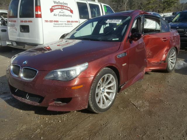 WBSNB93508CX08487 - 2008 BMW M5 MAROON photo 2