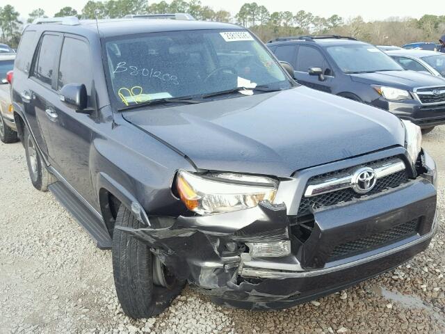 JTEZU5JR2B5017986 - 2011 TOYOTA 4RUNNER SR GRAY photo 1