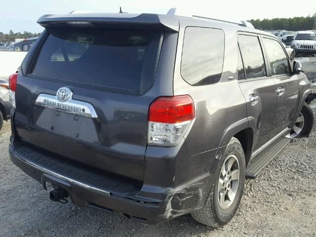 JTEZU5JR2B5017986 - 2011 TOYOTA 4RUNNER SR GRAY photo 4