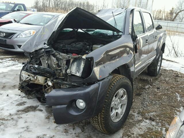 3TMLU4EN7BM072388 - 2011 TOYOTA TACOMA DOU GRAY photo 2