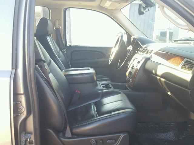 3GNFK16397G116841 - 2007 CHEVROLET SUBURBAN K GRAY photo 5