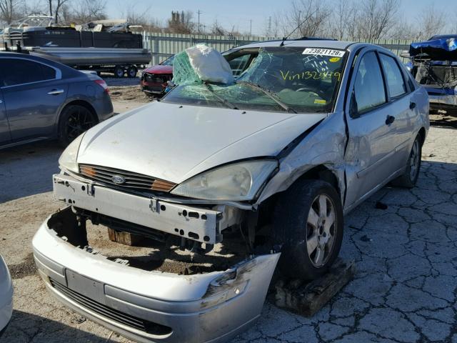 1FAHP38301W132419 - 2001 FORD FOCUS ZTS SILVER photo 2