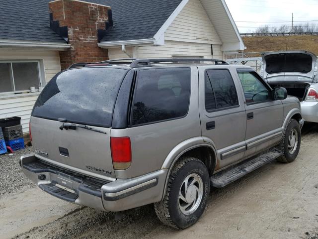 1GNDT13W9W2223592 - 1998 CHEVROLET BLAZER BEIGE photo 4