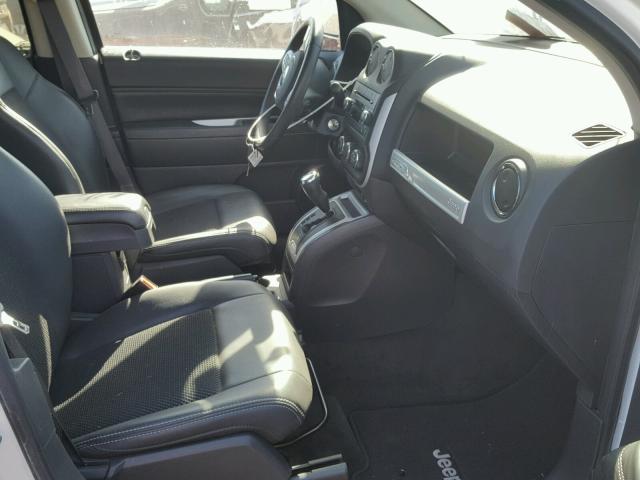 1C4NJCEA6GD760152 - 2016 JEEP COMPASS LA WHITE photo 5