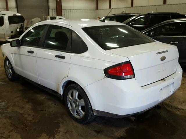 1FAHP3FN7AW135063 - 2010 FORD FOCUS SE WHITE photo 3