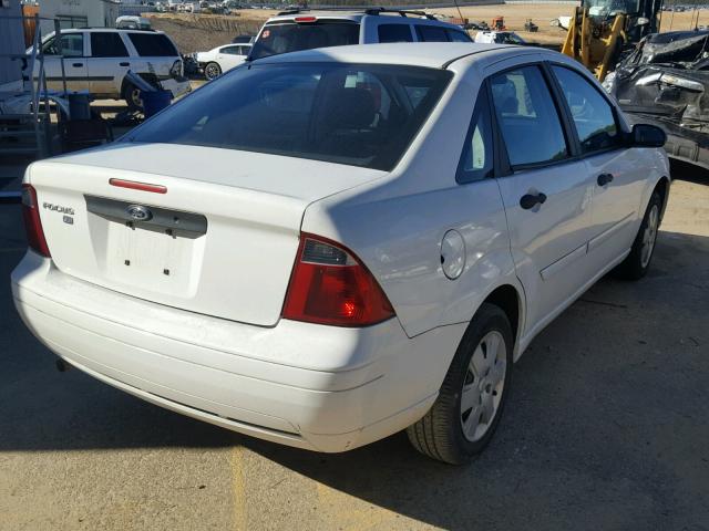 1FAFP34N27W310015 - 2007 FORD FOCUS ZX4 WHITE photo 4