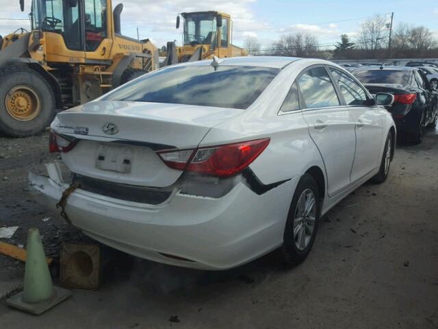 5NPEB4AC0DH725557 - 2013 HYUNDAI SONATA GLS WHITE photo 4