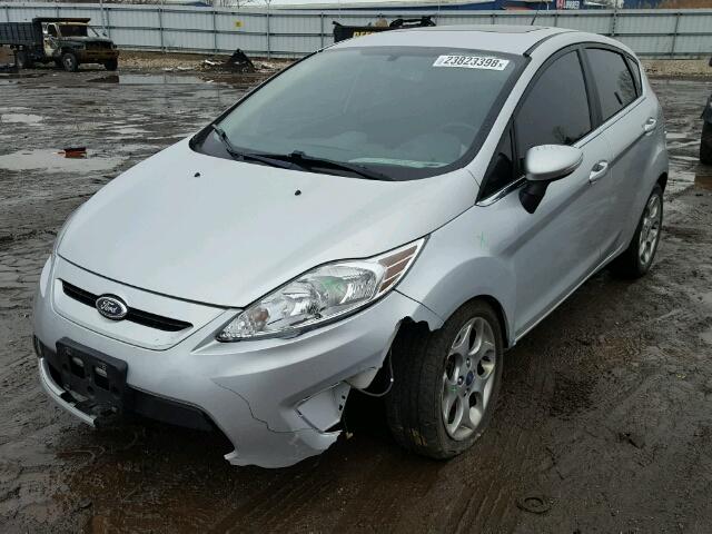 3FADP4FJ9CM215646 - 2012 FORD FIESTA SES SILVER photo 2