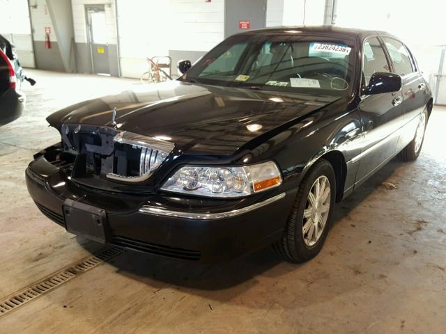 2LNHM82V08X646419 - 2008 LINCOLN TOWN CAR S BLACK photo 2