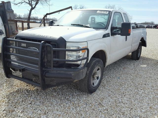 1FT7X2A68BEC96335 - 2011 FORD F250 SUPER WHITE photo 2