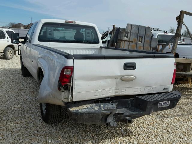 1FT7X2A68BEC96335 - 2011 FORD F250 SUPER WHITE photo 3