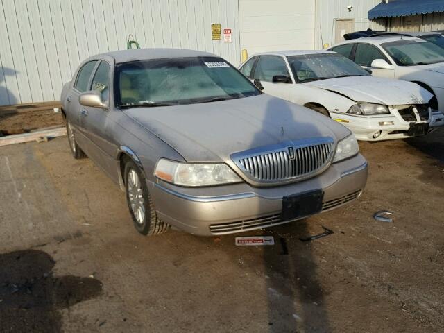 1LNHM81W03Y621720 - 2003 LINCOLN TOWN CAR E GOLD photo 1