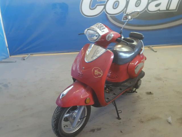 LFFMKT167D1000033 - 2013 OTHER MOTO SCOO RED photo 2
