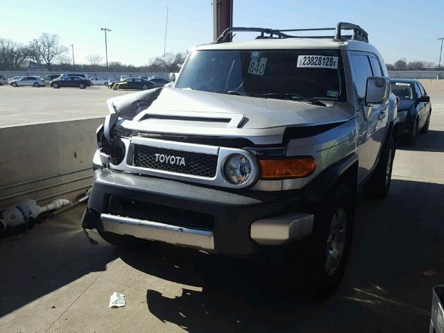 JTEZU11F270003685 - 2007 TOYOTA FJ CRUISER SILVER photo 2