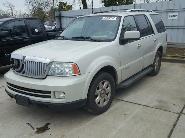 5LMFU27515LJ01333 - 2005 LINCOLN NAVIGATOR BEIGE photo 2