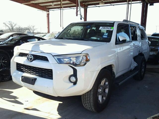 JTEZU5JR5E5067768 - 2014 TOYOTA 4RUNNER SR WHITE photo 2