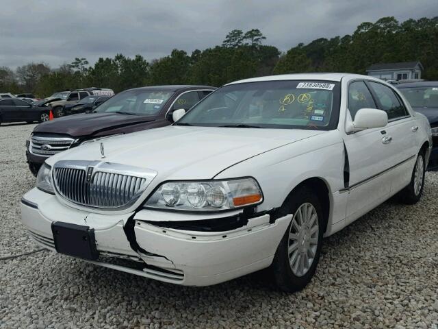 1LNHM82W43Y686990 - 2003 LINCOLN TOWN CAR S WHITE photo 2