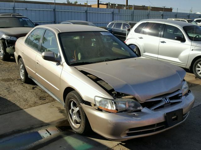 1HGCG56401A026630 - 2001 HONDA ACCORD LX GOLD photo 1