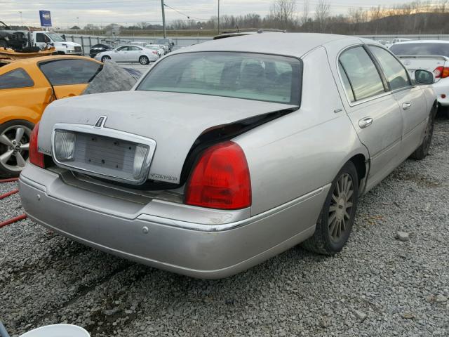 1LNHM82W13Y694819 - 2003 LINCOLN TOWN CAR S SILVER photo 4