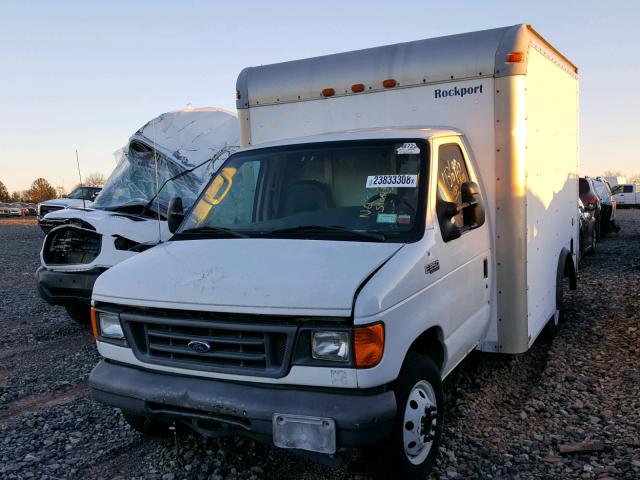 1FDWE35P14HA69656 - 2004 FORD ECONOLINE WHITE photo 2