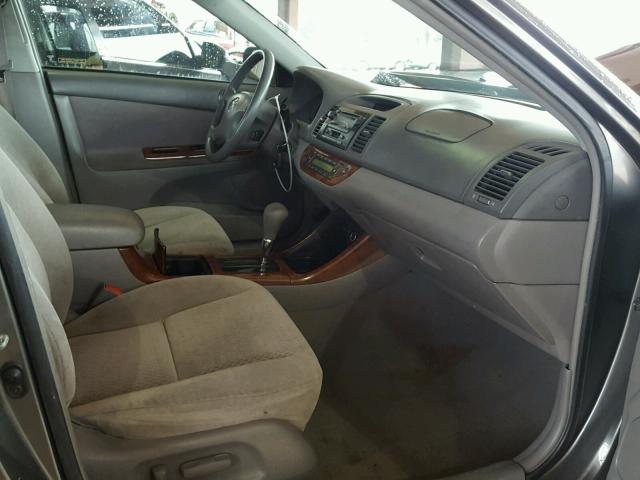 4T1BE32K22U615165 - 2002 TOYOTA CAMRY LE GRAY photo 5