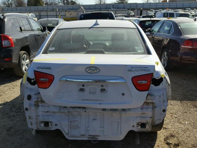 KMHDU4ADXAU060680 - 2010 HYUNDAI ELANTRA BL WHITE photo 9