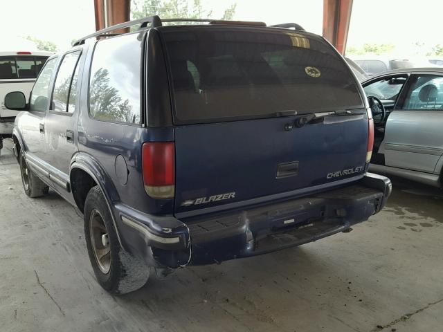 1GNCS13W1W2269142 - 1998 CHEVROLET BLAZER BLUE photo 3