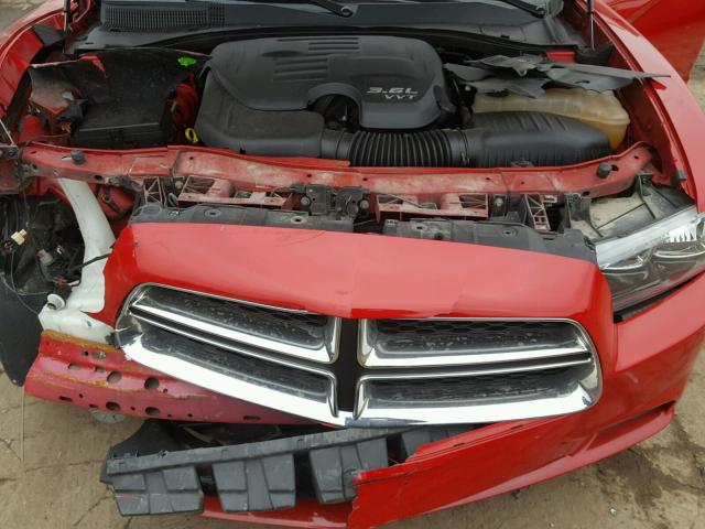2B3CL3CG3BH506856 - 2011 DODGE CHARGER RED photo 7